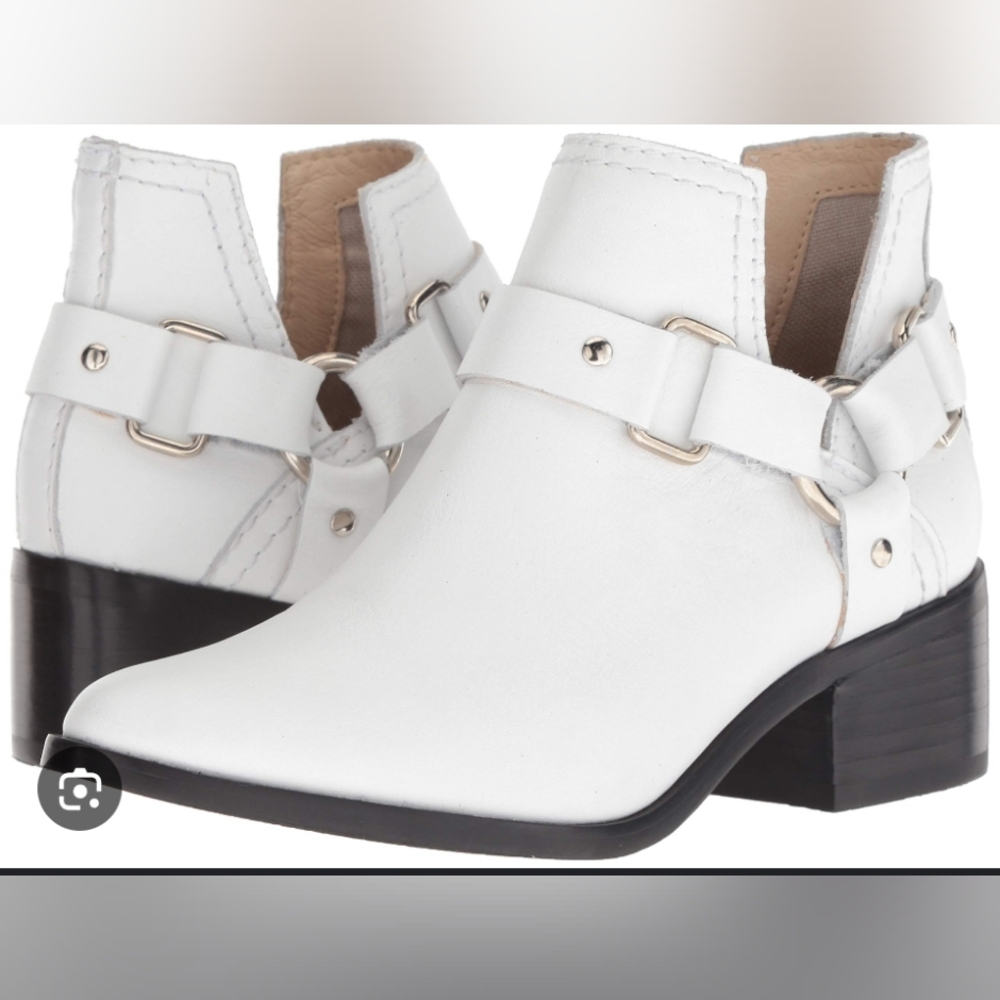 White Leather Western Harness Booties‎ 6.5